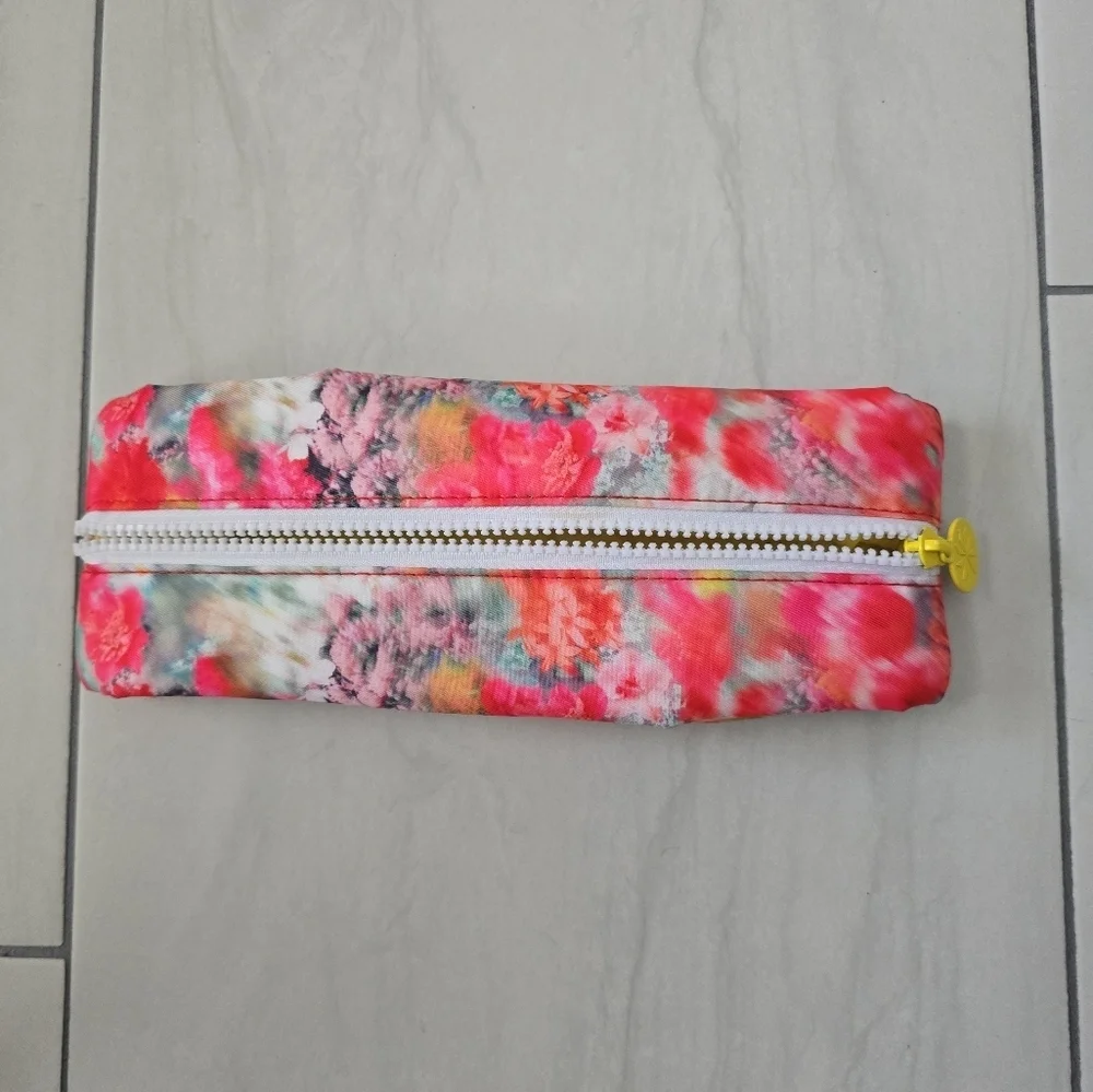 Athleta Supergoop! Floral Cosmetic Bag - Picture 3 of 11